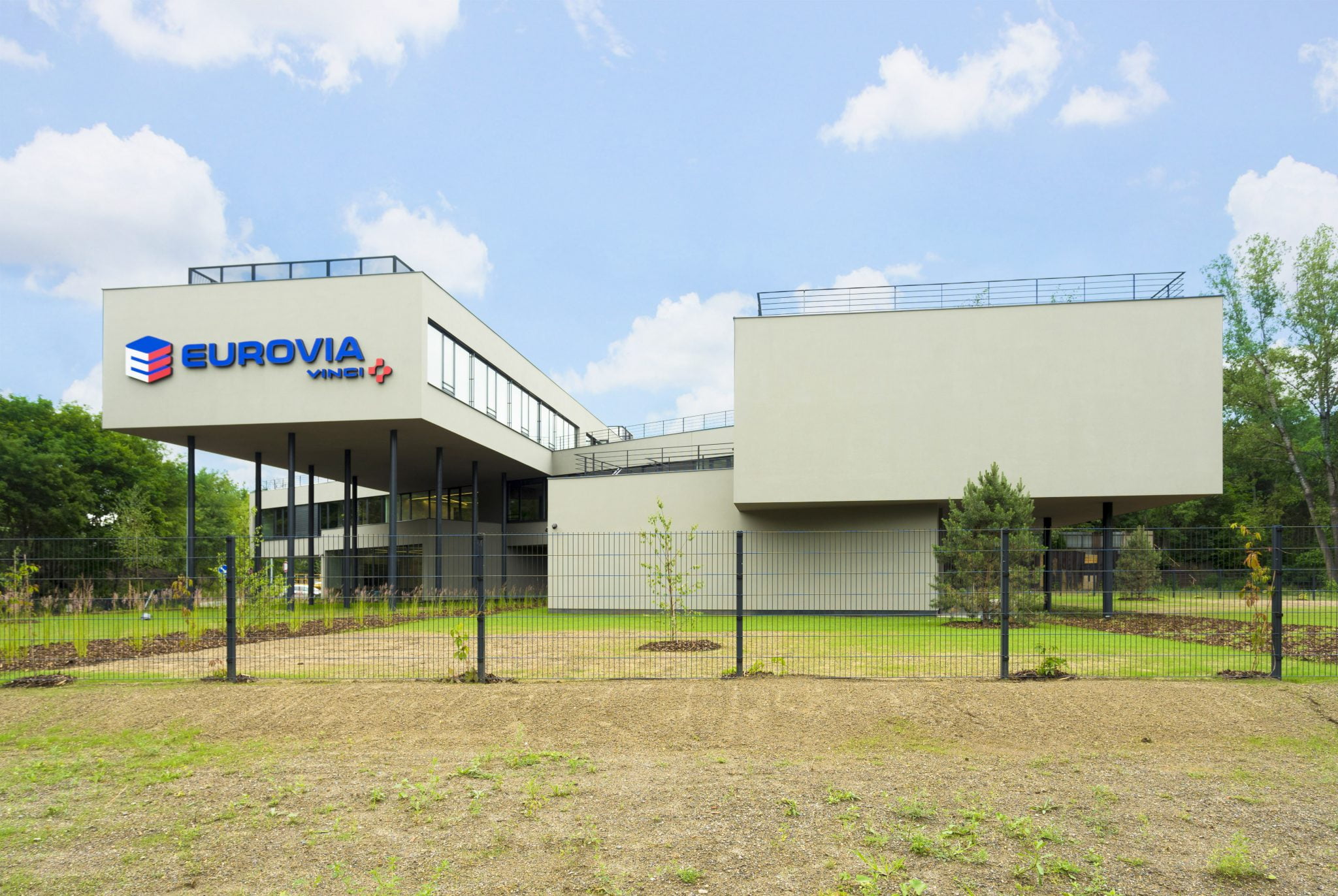 DSC06373 1 DORSIS s.r.o. - dveře a skryté zárubně - informace o skrytých zárubních vyráběných českou firmou DORSIS s.r.o.
