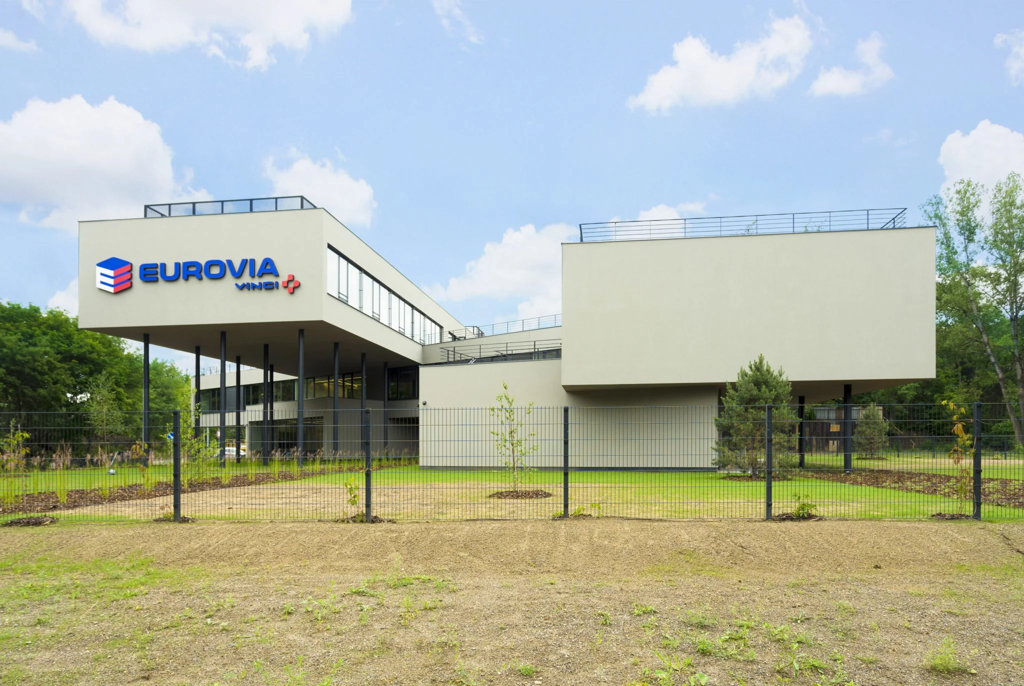 DSC06373 1 DORSIS s.r.o. - dveře a skryté zárubně - informace o skrytých zárubních vyráběných českou firmou DORSIS s.r.o.
