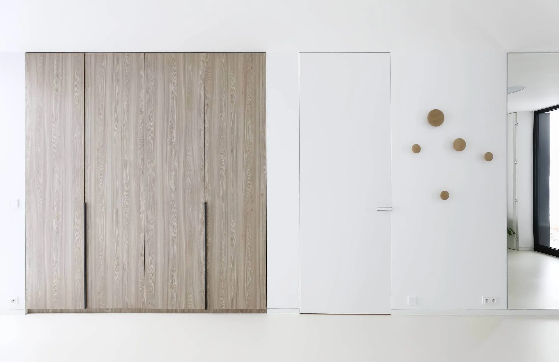 Minimalistický interiér - skryté zárubně