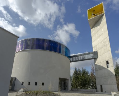 Realizace dveří ve skryté zárubni v Kostele