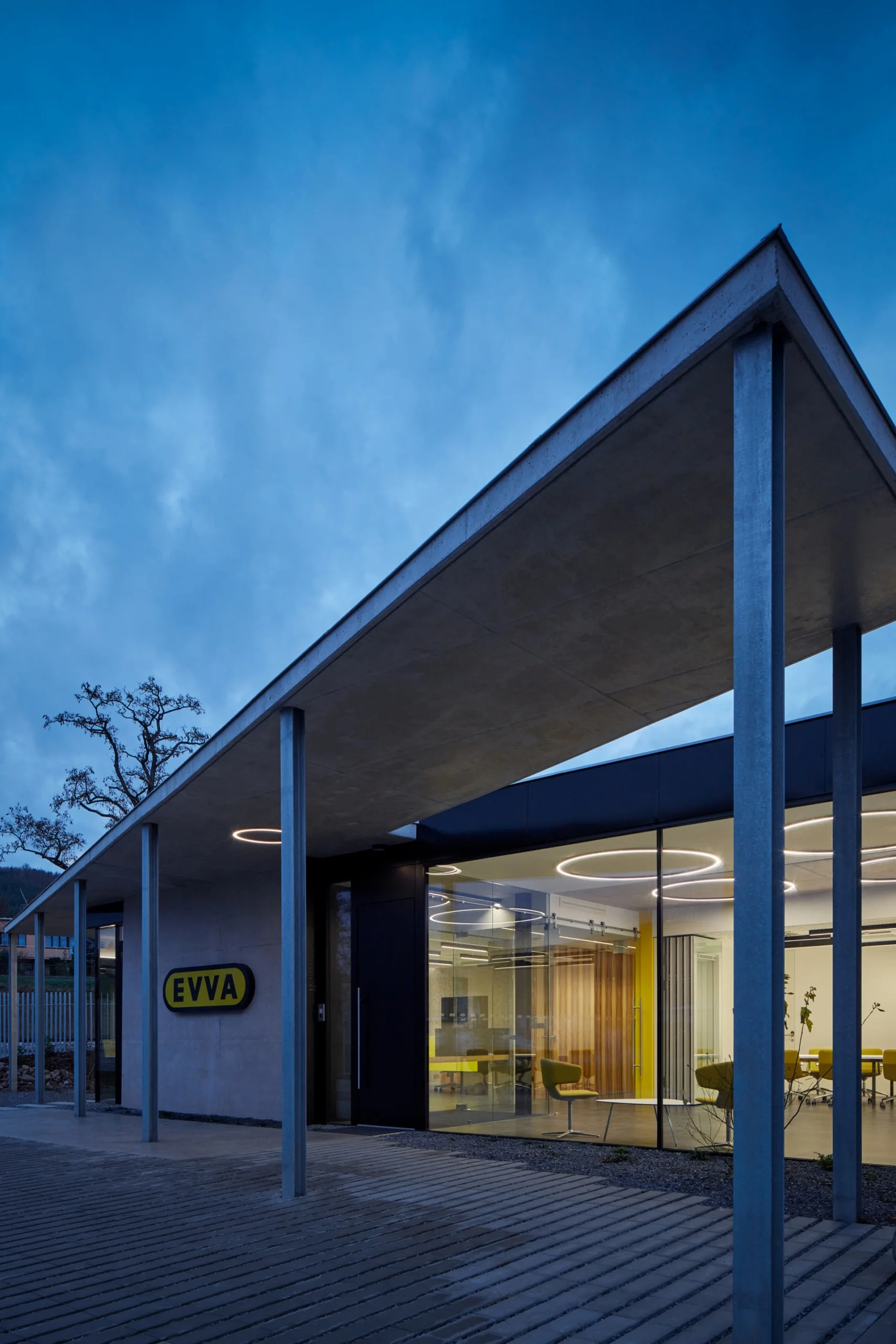 Dvorak architekti Hala EVVA 05 scaled DORSIS s.r.o. - dveře a skryté zárubně - informace o skrytých zárubních vyráběných českou firmou DORSIS s.r.o.