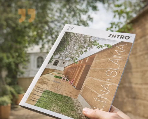 Napsali o nás v INTRO. 2 Světlo jako základní stavební materiál. Moderní architektura stále intenzivněji pracuje se světlem jako s plnohodnotným stavebním materiálem. Zatímco tradiční příčky prostor jasně definují a oddělují, prosklené varianty nabízejí zajímavý paradox – rozdělují a současně spojují. Hlina slama DORSIS s.r.o. - dveře a skryté zárubně - informace o skrytých zárubních vyráběných českou firmou DORSIS s.r.o.